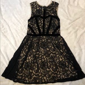 Black lace sleeveless dress